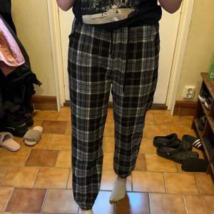 Pyjamas byxor från shein i storlek S, aldrig använda