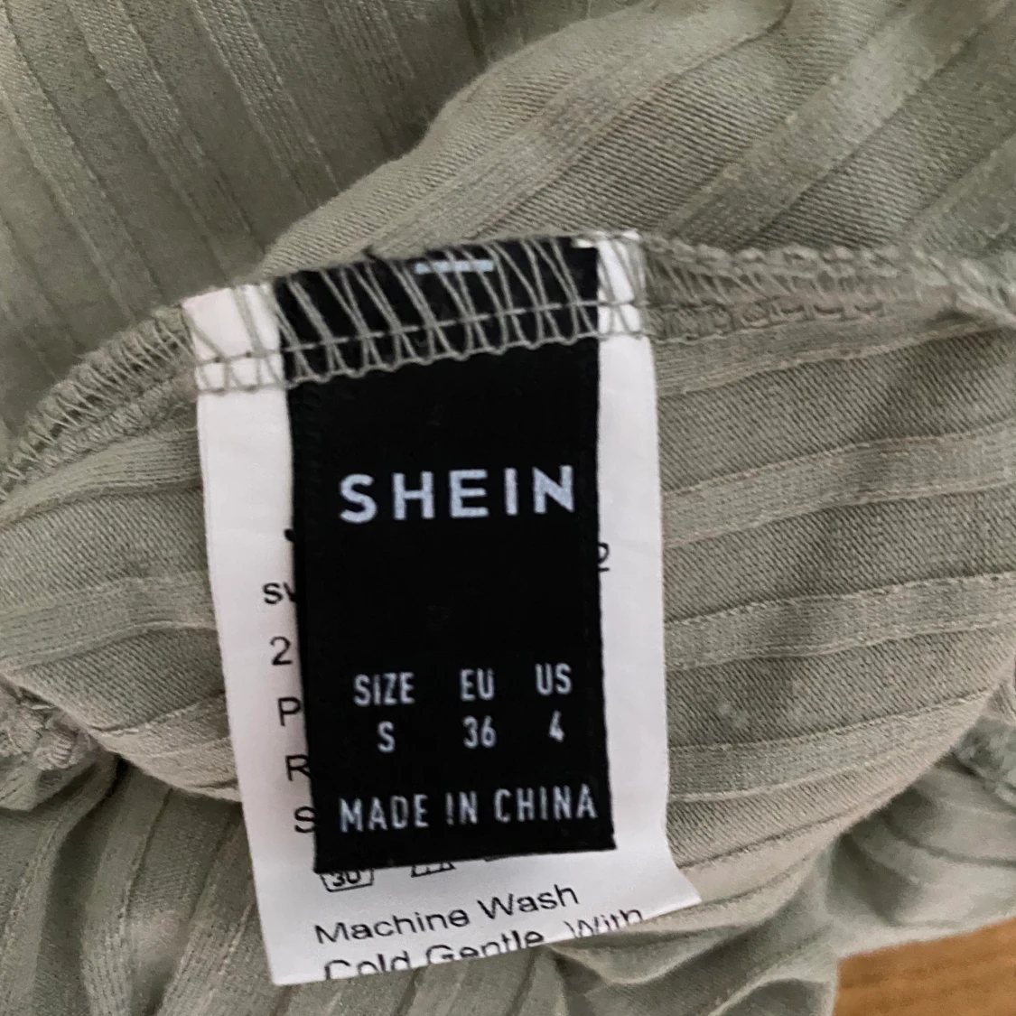 Grön ribbad topp - 90