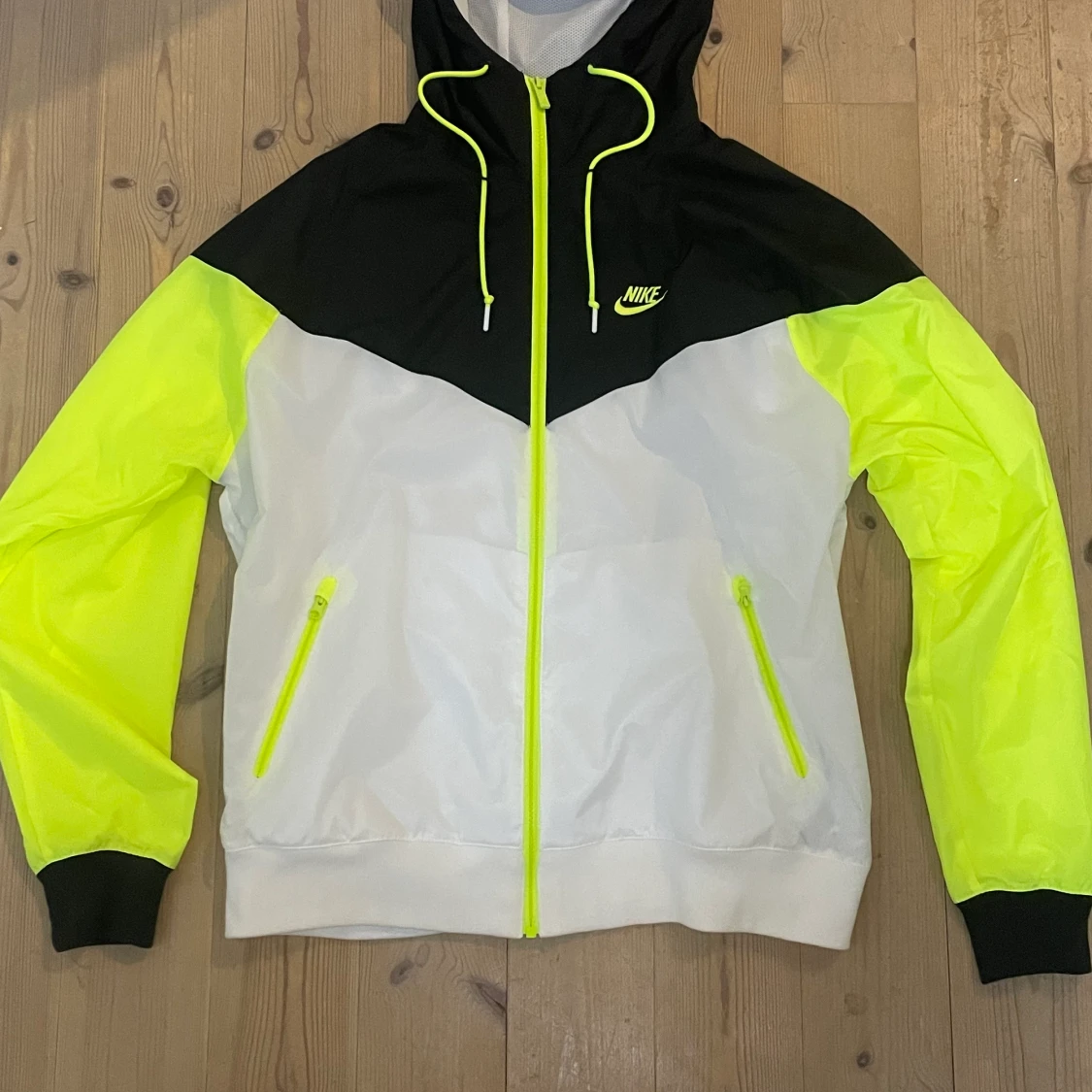 Nike windrunner jacka, storlek M