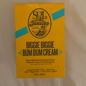 Sol De Janeiro kräm - Säljer denna helt nya sol de janeiro bodylotionen, den är oöppnad och en spatel k plast medföljer ❤️500ml 