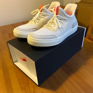 Cest normal sneakers  - Aldrig använda inte min smak. Allt ingår samt org kartong och kvitto Hör av er om det är något! Köparen står för frakten!