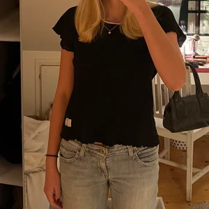 Odd Molly tröja  - Säljer en snygg Odd Molly tröja för endast 150kr. Köpt för ett tag sen för 350kr men har knappt använt den. Den är i storlek S men skulle säga att den passar xs-m💛