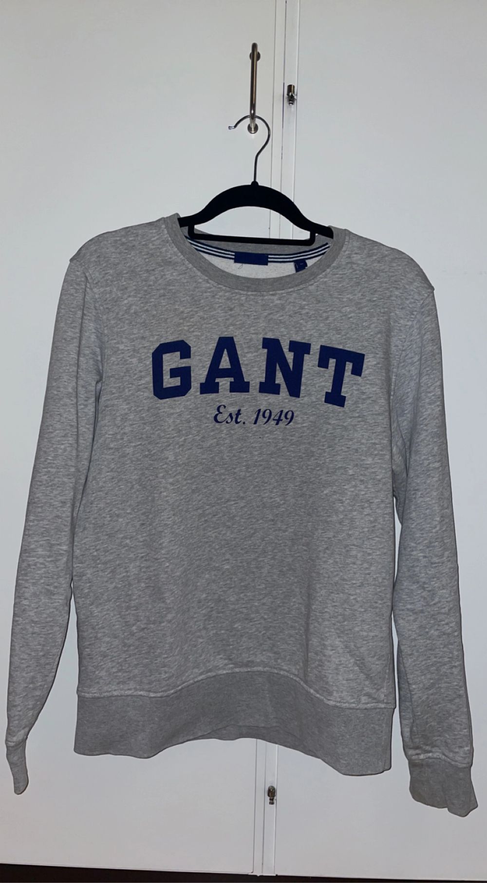 Grå GANT collegetröja - Gant | Plick Second Hand