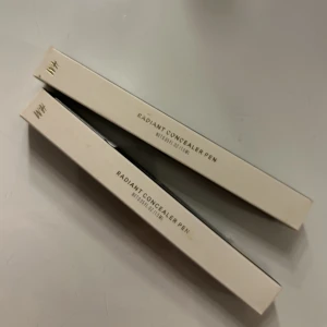 Concealer  - Concealer från H&M, aldrig använda, två olika färger kan sälja var för sig också 30kr st annars 50kr för båda.