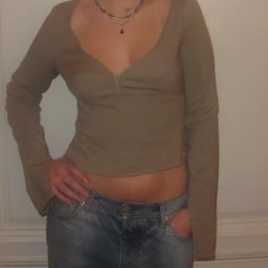 Grön topp - Super snygg topp från Aviv uf som vi sytt om av en gammal klänning! Är du intresserad följ våran instagram @aviv.uf för information av köp