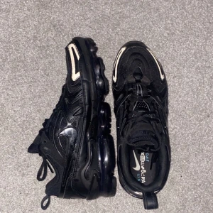 Vapormac  - Har köpt dom här vapormax och aldrig använt dom, jag köpte dom för 1800kr på rea egentligen kostar dom 2195kr och har köpt dom på zalabdo 