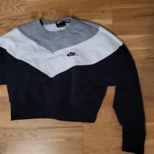 Nike tröja  - Fin nike tröja st L men som M 