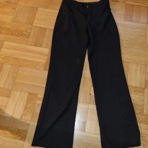 Kostymbyxa zara - Kostymbyxor zara. Strl small. Så fina. 