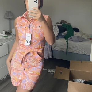 Jeansklänning från zara  - Helt ny aldrig använd storlek xs 