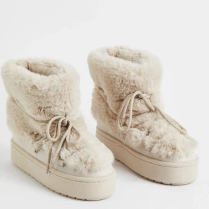 Inuikii inspirerade skor  - Slutsålda överallt  Fint skick🥰💖 Storlek: 38  Pris kan diskuteras 