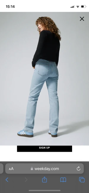 Weekday Jeans - Superfina jeans från weekday som är high waist/mid waist. Modellen Voyage. Frakt tillkommer 