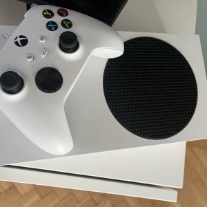 Xbox  - Xbox ca 1 år gammalt  Stellan använt 