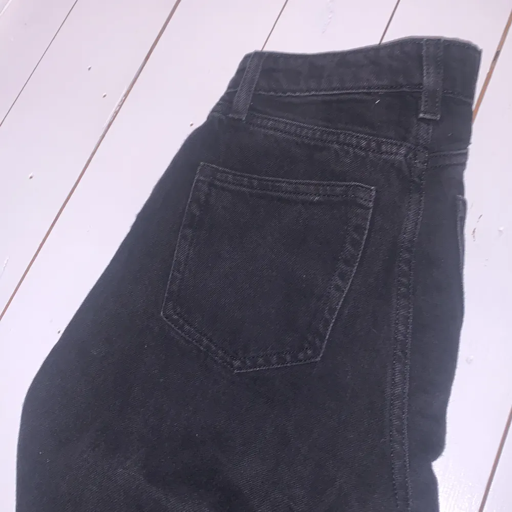 Wide leg jeans från monki. Jeans & Byxor.