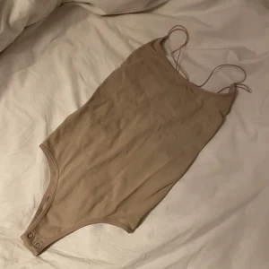 Beige body  - Beige body från Hollister