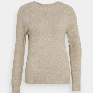 Stickad tröja  - Beige tröja som inte kommer till användning💗