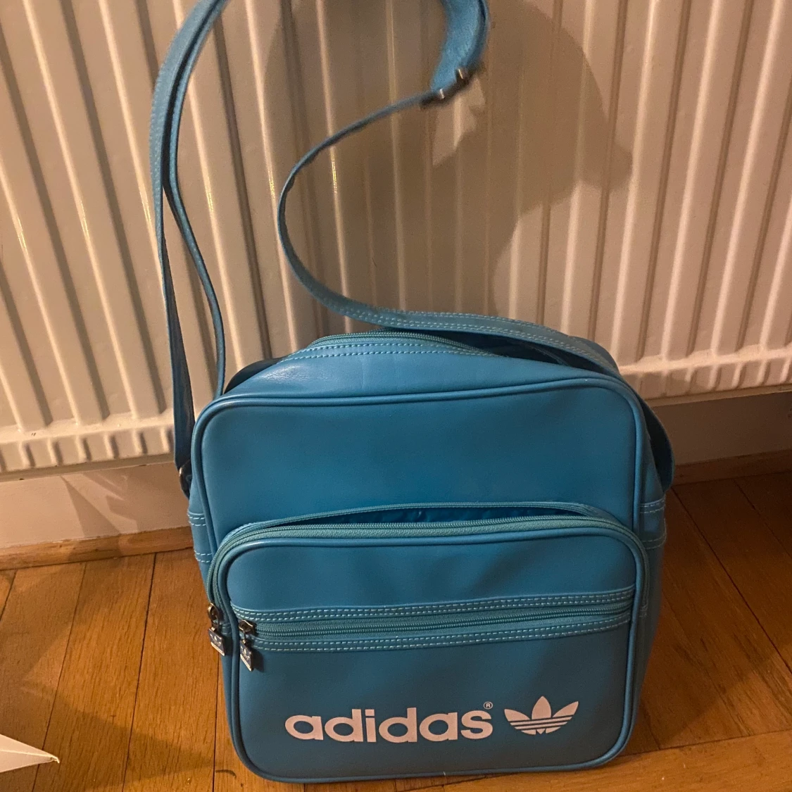 Adidas axelbandsvädks