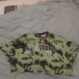 Cool crop top - Grön och svart crop top från SHEIN. Väldigt skönt material. 