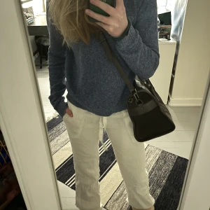 Stickad tröja - Blå Vero Moda tröja, aldrig använd, storlek XS S, väldigt stretchig så passar säkert M också. Säljer pga att jag inte använder den.