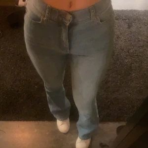 Bootcut jeans - Från DR denim i fint skick, använd fåtal gånger💕storlek xs längd 32