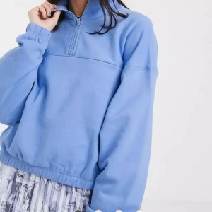 Weekday hoodie  - Weekday Hoodie med dragkedja vid halsen. Orginalpris var 449 kr, säljer den för 100 + frakt. Använt ett antal gånger men inget som syns på kvaliten.  Den är i storlek M ♥️♥️♥️ 