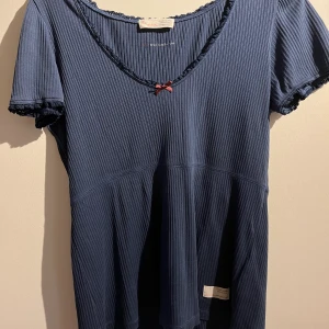 Odd Molly Topp - Säljer en odd molly top i storlek 3/M 💙 Endast provad, så i perfekt skick ☺️