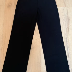 Fin/kostymbyxor - Jättefina svarta fin/kostymbyxor från Stylein strl XS