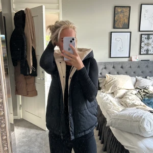 Object väst  - Väst med luva och fickor från object.  Köpt för 400.  