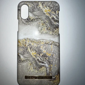 Ideal of Sweden skal iPhone XS - Väldigt fint skal från Ideal of Sweden passande till iPhone XS. Det är i använt men fint skick. Köpare står för frakten!