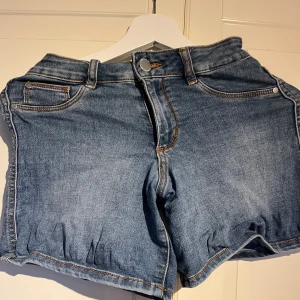 High rise shorts - Köpte dessa för flera år sedan så har glömt var de är från. Pris: 50kr + frakt