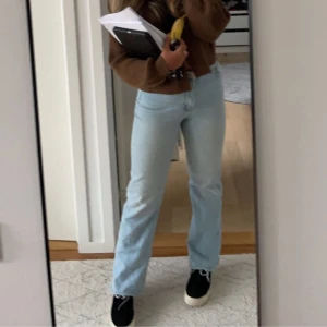 Jeans - Säljer dessa otroligt snygga jeans från NA-KD då de ej kommer till användning💕💕