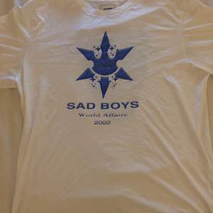 sad boys x converse t shirt pris kan diskuteras