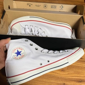 Converse All Star Hi White - Helt nya oanvända converse med original förpackningen.