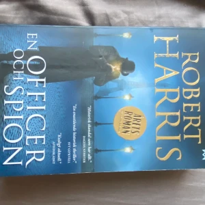En officer och en spion pocketbok - Bra skick pocketbok Robert Harris en officer och en spion 