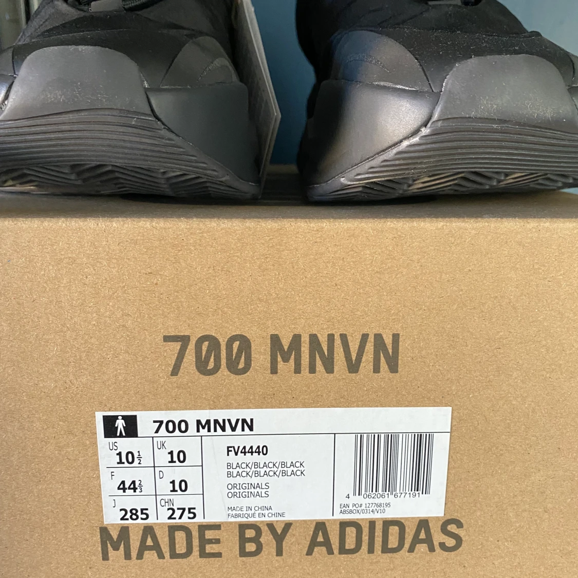 Yeezy 700 Triple Black - 91