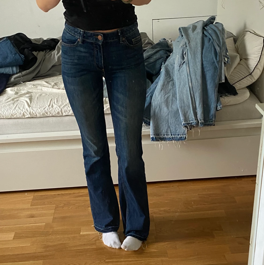 Mörkblåa jeans