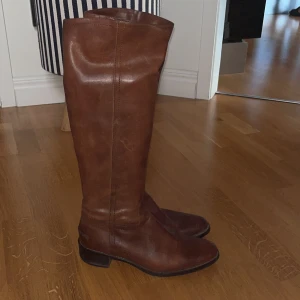 Stövlar - Superfina stövlar ifrån märket davos gonna. I superfint skick och är bara använda 2 gånger. 