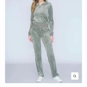 Juicy byxor - Säljer mina juicy byxor för det är inte riktigt min stil längre. Om fler är intresserade blir det budgivning. De är i fint skick💕