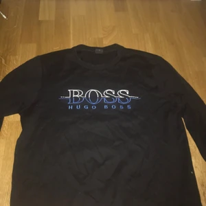 Hugo boss tröja - Hugo boss tröja Skick: 7/10 Storlek XL Slim Fit (sitter som L) 