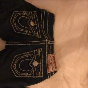 Äkta true religion jeans low waist säljer för dem är för korta på mig!💕