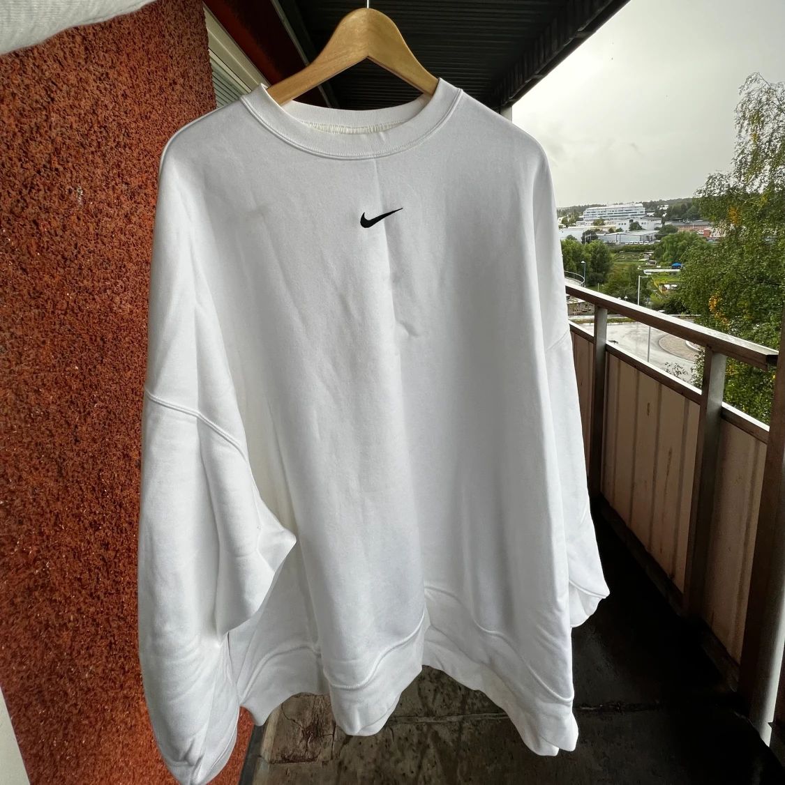 En oversized Nike tröja