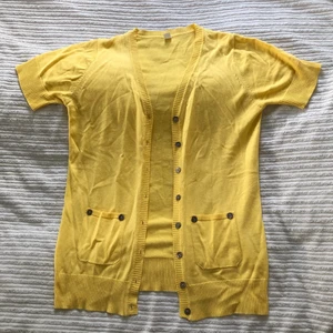 Gul tröja  - Gul lång cardigan tröja passar XS-L. Superfin speciellt nu till höst, 