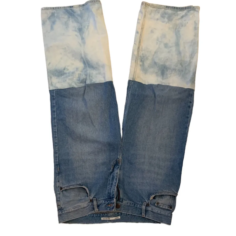 Coola Wide Leg jeans men två olika färger. Jeansen är i bra skick, pris kan diskuteras och är unisex. Jeans & Byxor.