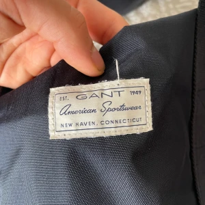 Gant väska  - Riktig fräsch gant väska till ungdomar. Man får plats med väldigt mycket saker i den.