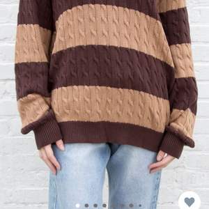 nikki sweater från brandy i brun