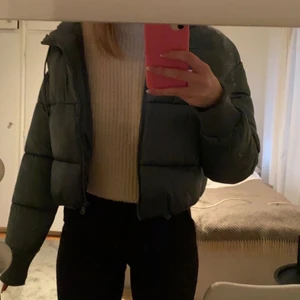 jacka - jacka från monki, aldrig använd. köparen står för frakten 