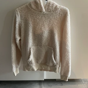 Mysig Teddy hoddie  - Jag säljer denna mysiga huddie, då jag inte får någon användning av den lägre🤎