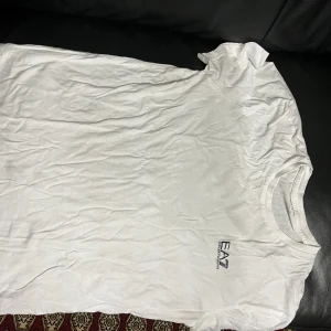Ea7 - Armani tshirt. Behövs bara strykas.