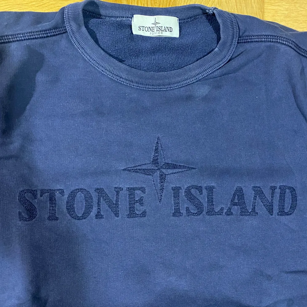 Stone Island tröja i bra skick👍. Jag köpte den för 2000.. Hoodies.