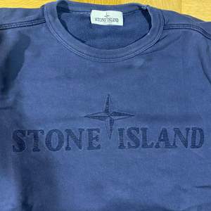 Stone Island tröja i bra skick👍. Jag köpte den för 2000.