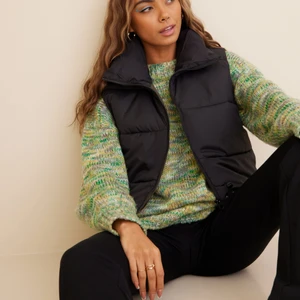 Väst storlek M - Hej säljer min fina väst den är oanvänd matchar till alla outfits